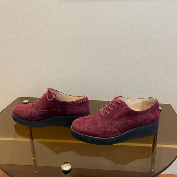 Suede Nine West Burgundy sneakers in size 6; in great condition - Picture 4 of 4